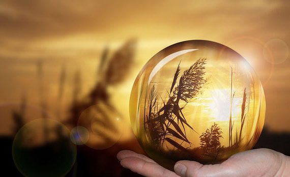 Ramalan yang terpenuhi sendiri | Self-fulfilling prophecy bola-kristal-peramal