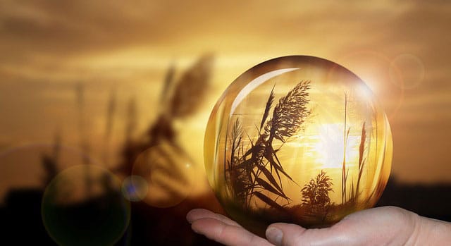 Ramalan yang terpenuhi sendiri | Self-fulfilling prophecy bola-kristal-peramal
